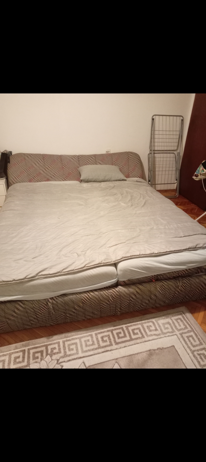 Poklanjam francuski ležaj